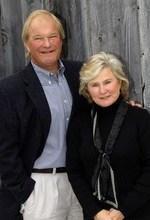 Real Estate Agent Linda & Tom Akenson